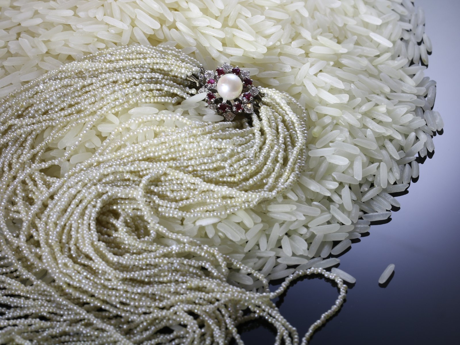 Click the picture to get to see this Vintage pearl necklace with 13000+ pearls and white gold diamond ruby closure.